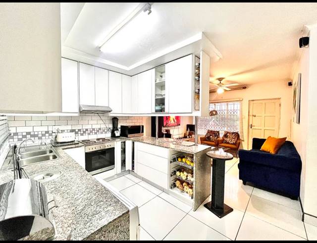 3 BEDROOM TOWNHOUSE FOR SALE IN LINCOLN MEADE